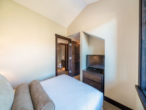 Snowmass Vacation Condo Three Bedroom Mountain Views