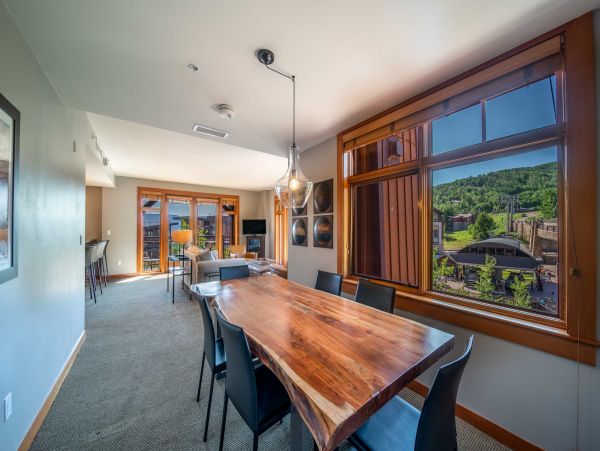 Ski in Ski out Beautiful Condo in Snowmass with 2 Bedrooms