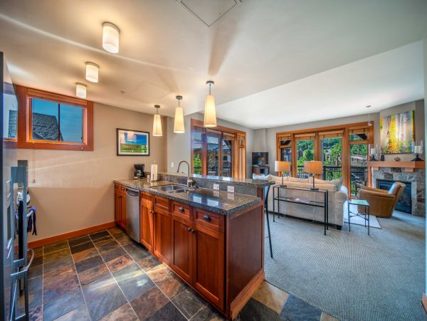 Ski in Ski out Beautiful Condo in Snowmass with 2 Bedrooms