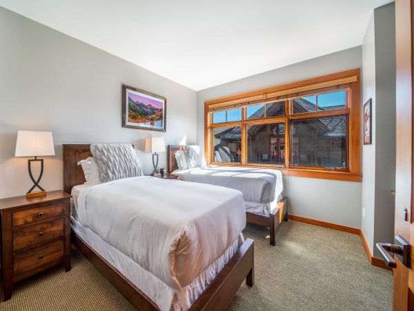 Ski in Ski out Beautiful Condo in Snowmass with 2 Bedrooms