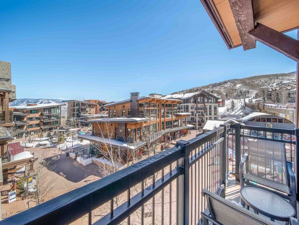 Ski in Ski out Beautiful Condo in Snowmass with 2 Bedrooms