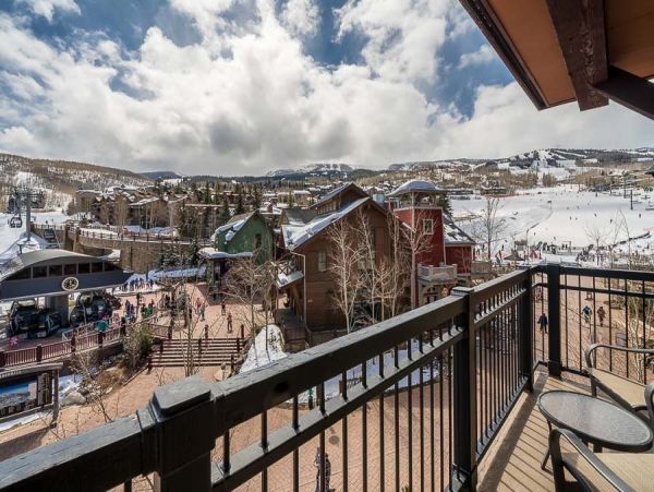 Ski in Ski out Beautiful Condo in Snowmass with 2 Bedrooms