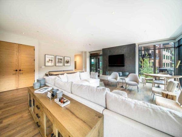 Luxury 4 bedroom Ski-in/out Access Condo sleeps 12