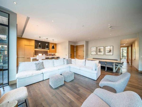 Luxury 4 bedroom Ski-in/out Access Condo sleeps 12