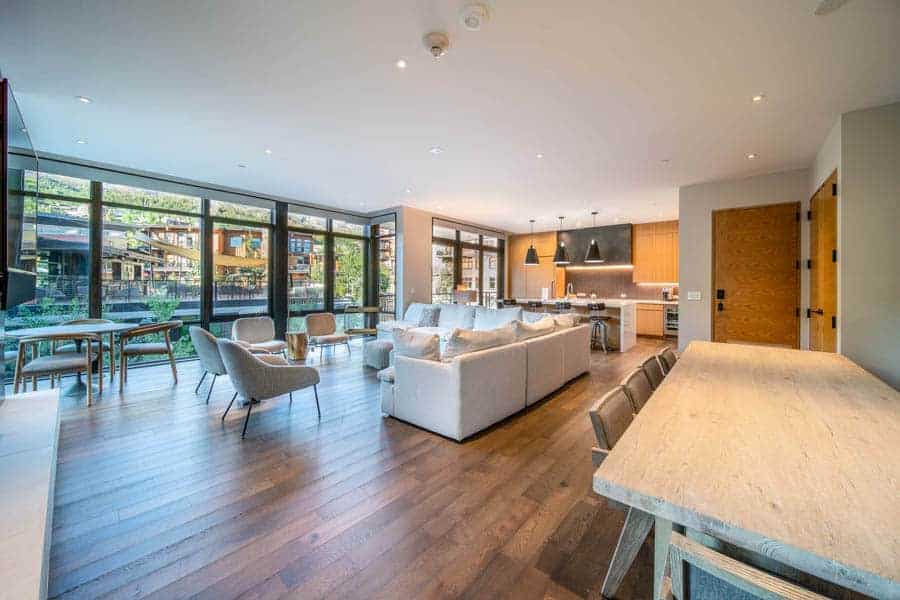 Luxury 4 bedroom Ski-in/out Access Condo sleeps 12