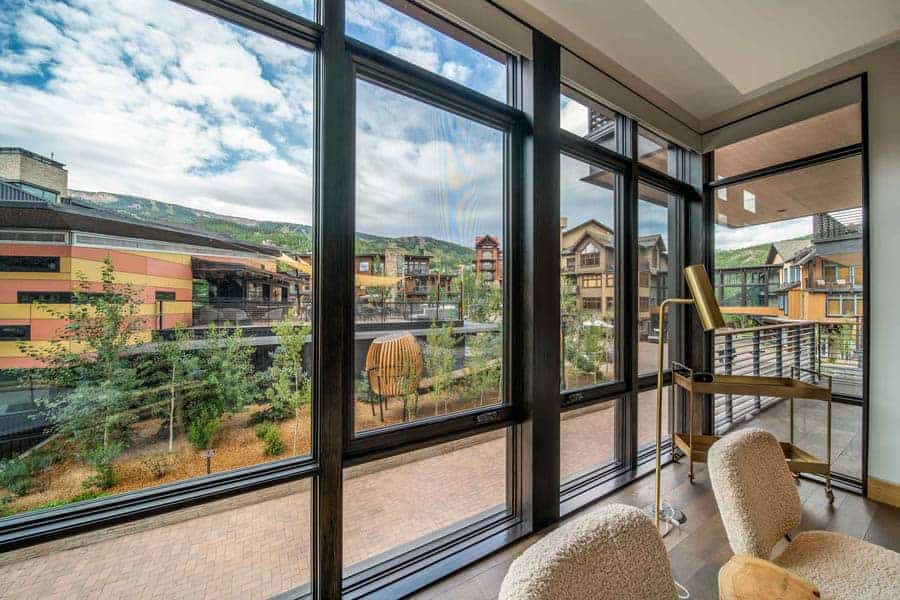 Luxury 4 bedroom Ski-in/out Access Condo sleeps 12