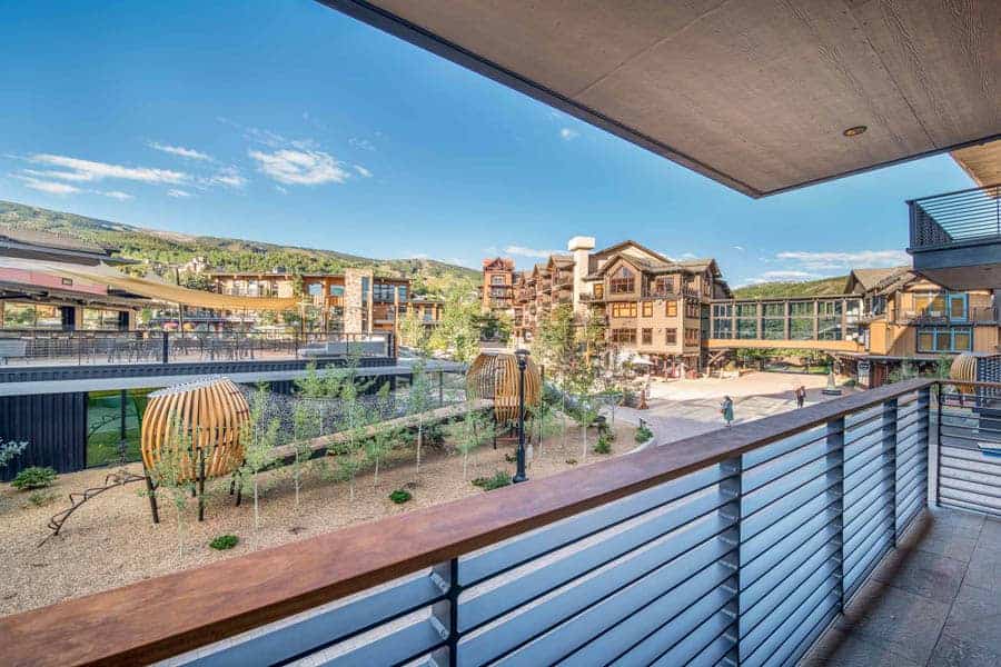 Luxury 4 bedroom Ski-in/out Access Condo sleeps 12