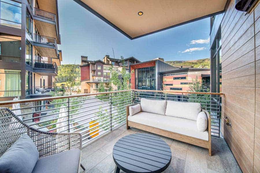 Luxury 4 bedroom Ski-in/out Access Condo sleeps 12