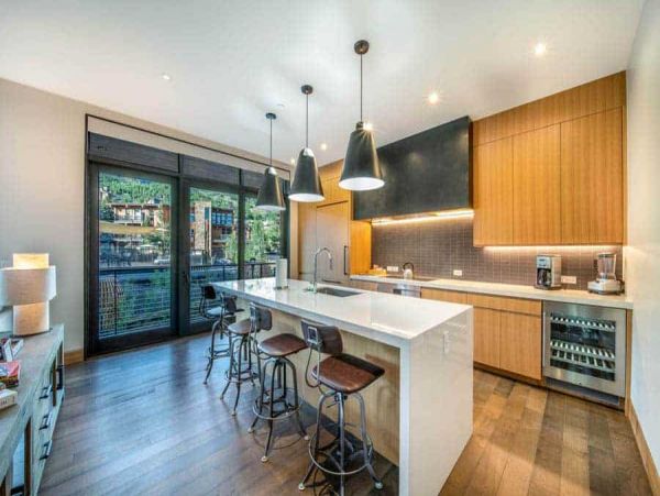 Luxury 4 bedroom Ski-in/out Access Condo sleeps 12
