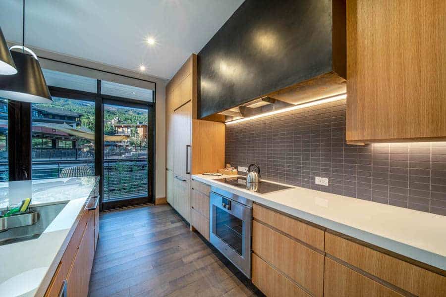 Luxury 4 bedroom Ski-in/out Access Condo sleeps 12