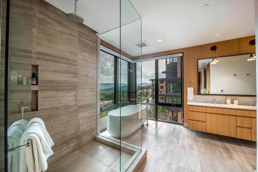 Luxury 4 bedroom Ski-in/out Access Condo sleeps 12