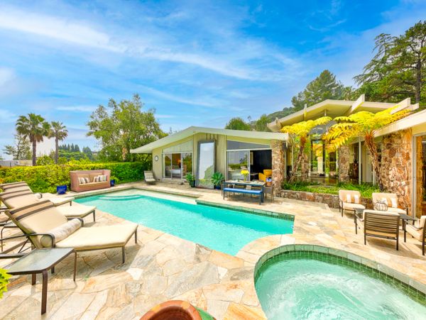 Los Angeles Three bedroom Luxury Home With Private Pool and Hot Tub