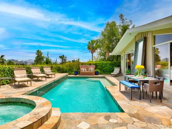 Los Angeles Three bedroom Luxury Home With Private Pool and Hot Tub