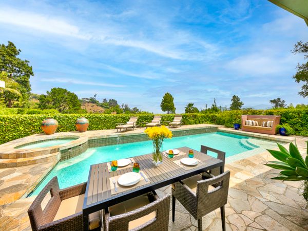 Los Angeles Three bedroom Luxury Home With Private Pool and Hot Tub
