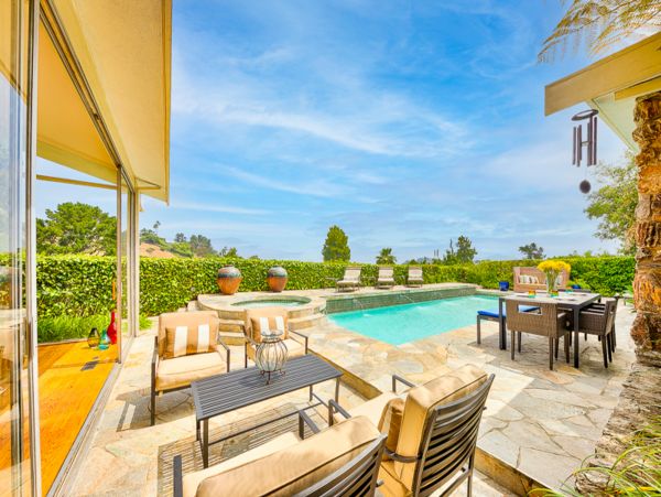 Los Angeles Three bedroom Luxury Home With Private Pool and Hot Tub