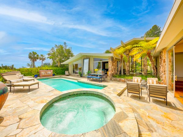 Los Angeles Three bedroom Luxury Home With Private Pool and Hot Tub