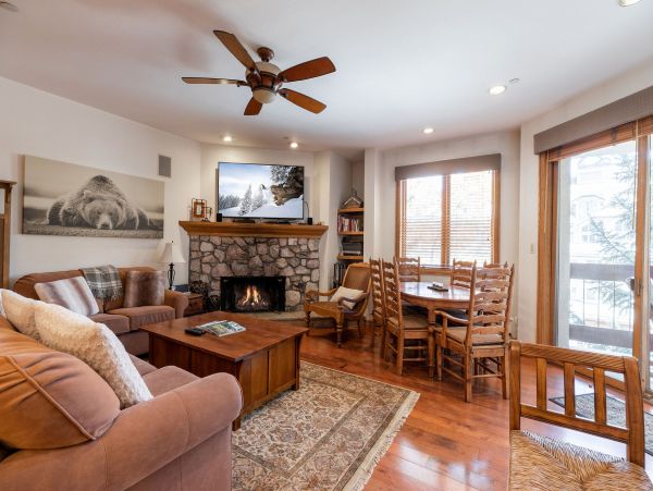 Gorgeous 2 Bedroom Condo in Vail Ski in - Ski out