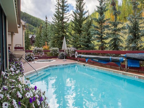 Gorgeous 2 Bedroom Condo in Vail Ski in - Ski out