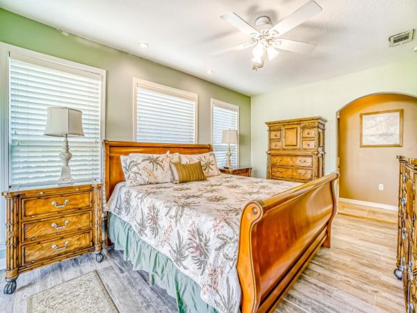 Lovely 4 Bedroom Home with Pool & Walk to Beach