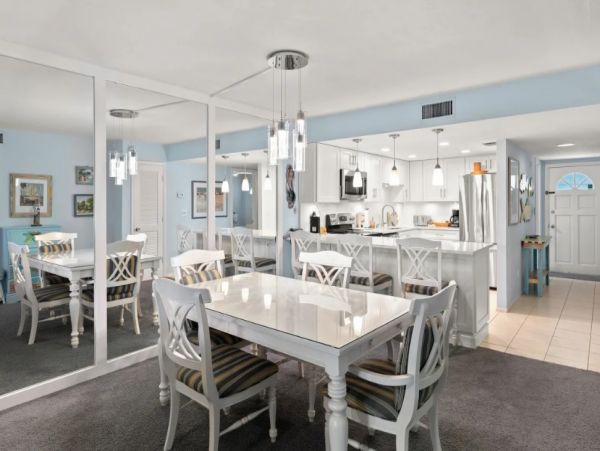 Lovely Sanibel 2 Bedroom Condo Walk to Beach