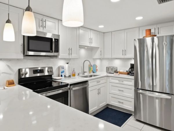 Lovely Sanibel 2 Bedroom Condo Walk to Beach