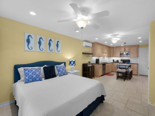 Beautiful Beachfront Town House in Navarre Beach