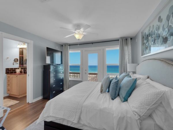 Beautiful Beachfront Town House in Navarre Beach