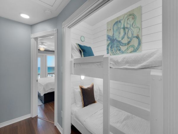 Beautiful Beachfront Town House in Navarre Beach