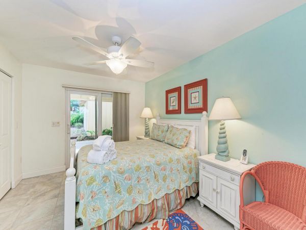 Lovely Beachfront Condo in Holmes Beach Sleeps 2