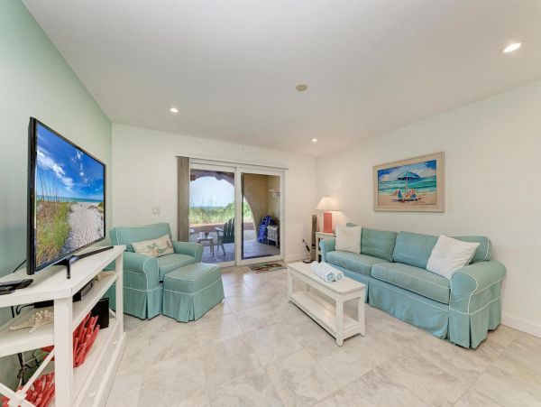 Lovely Beachfront Condo in Holmes Beach Sleeps 2