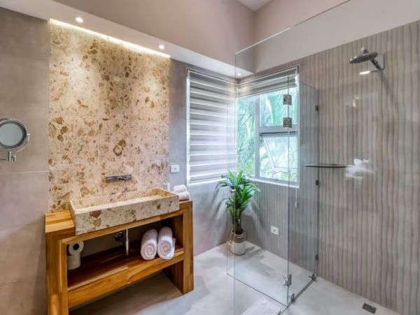 Luxurious 6 Bedroom Condo with Private Lap Pool & Rooftop