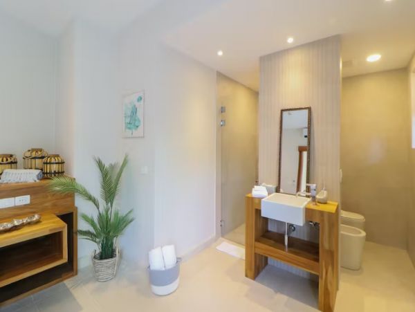 Luxurious 6 Bedroom Condo with Private Lap Pool & Rooftop