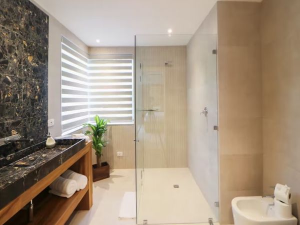 Luxurious 6 Bedroom Condo with Private Lap Pool & Rooftop