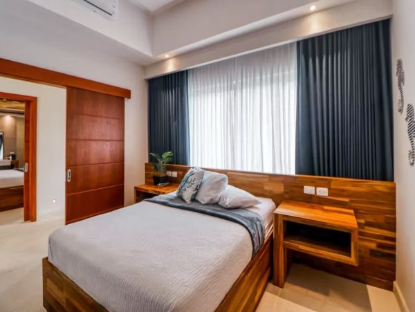 Luxurious 6 Bedroom Condo with Private Lap Pool & Rooftop