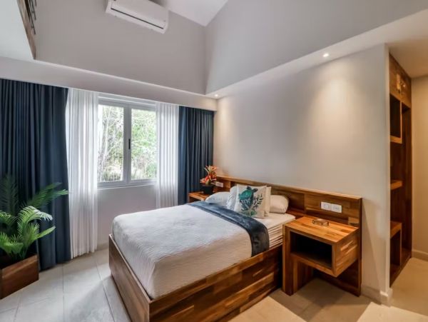 Luxurious 6 Bedroom Condo with Private Lap Pool & Rooftop