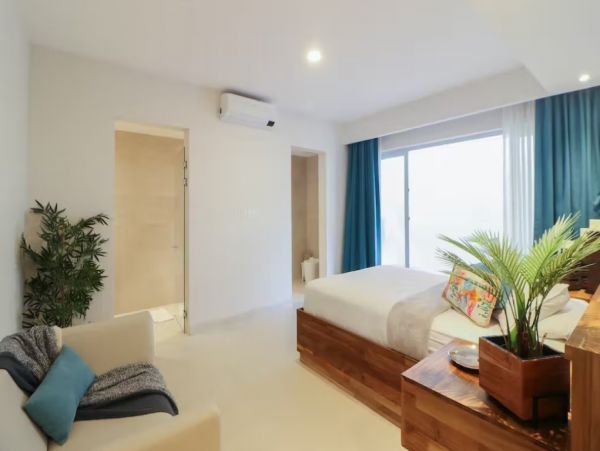 Luxurious 6 Bedroom Condo with Private Lap Pool & Rooftop