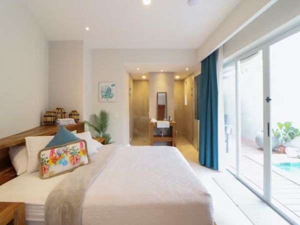 Luxurious 6 Bedroom Condo with Private Lap Pool & Rooftop