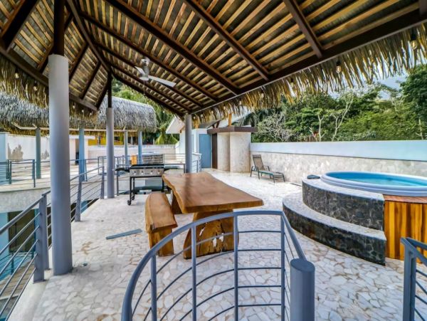 Luxurious 6 Bedroom Condo with Private Lap Pool & Rooftop