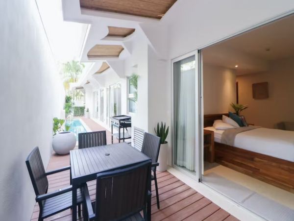 Luxurious 6 Bedroom Condo with Private Lap Pool & Rooftop