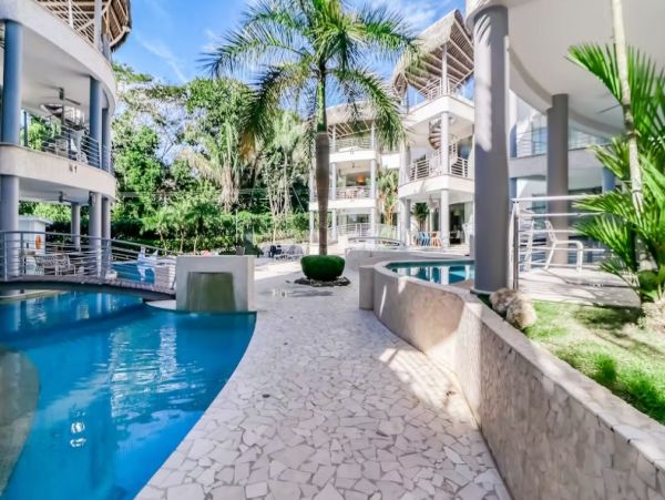 Luxurious 6 Bedroom Condo with Private Lap Pool & Rooftop