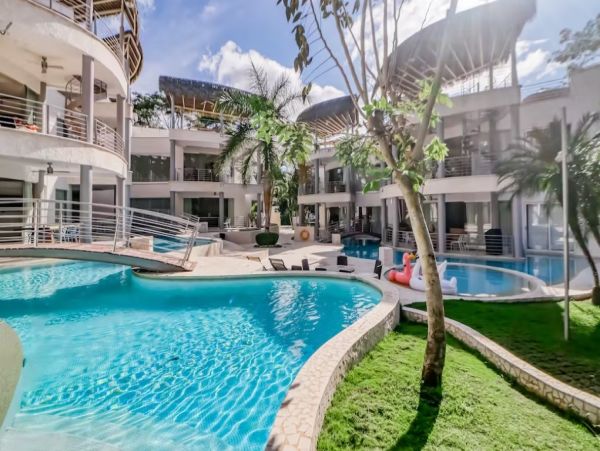 Luxurious 6 Bedroom Condo with Private Lap Pool & Rooftop