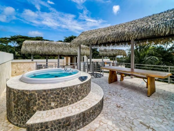 Luxurious 6 Bedroom Condo with Private Lap Pool & Rooftop