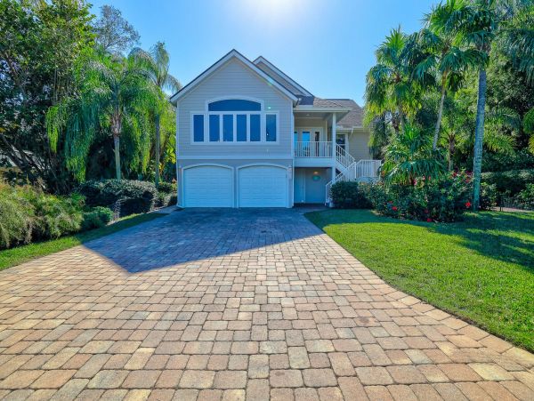 Walk to Beach Three Bedroom Vacation Home in Sanibel