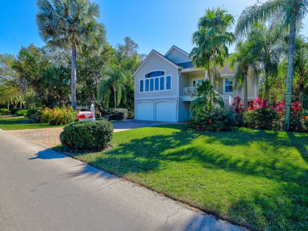 Walk to Beach Three Bedroom Vacation Home in Sanibel