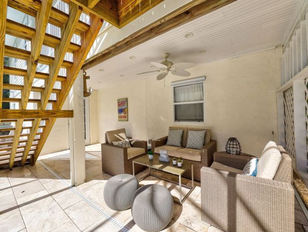 Walk to Beach Three Bedroom Vacation Home in Sanibel