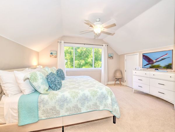 Walk to Beach Three Bedroom Vacation Home in Sanibel