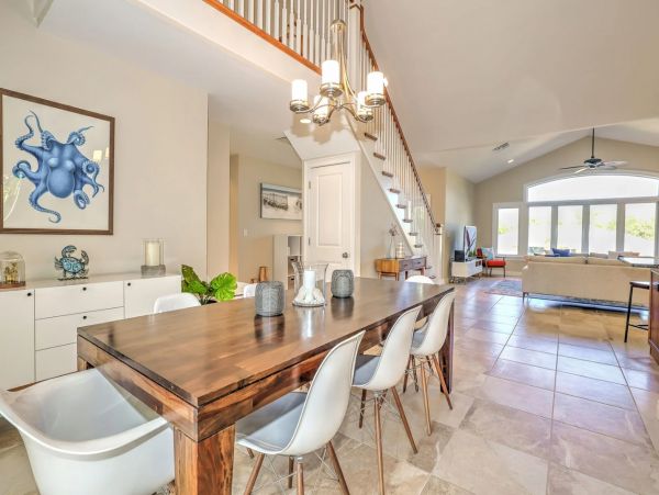 Walk to Beach Three Bedroom Vacation Home in Sanibel