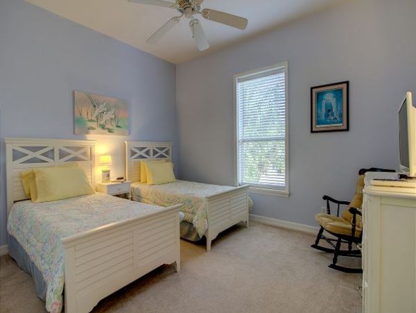 Sanibel Two Bedroom Vacation Home Walk to the Beach