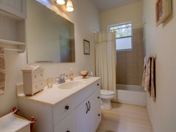Sanibel Two Bedroom Vacation Home Walk to the Beach