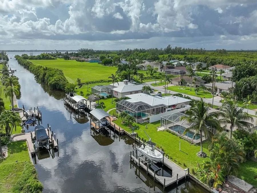 Cape Coral  Canal Front Three Bedroom Vacation Home